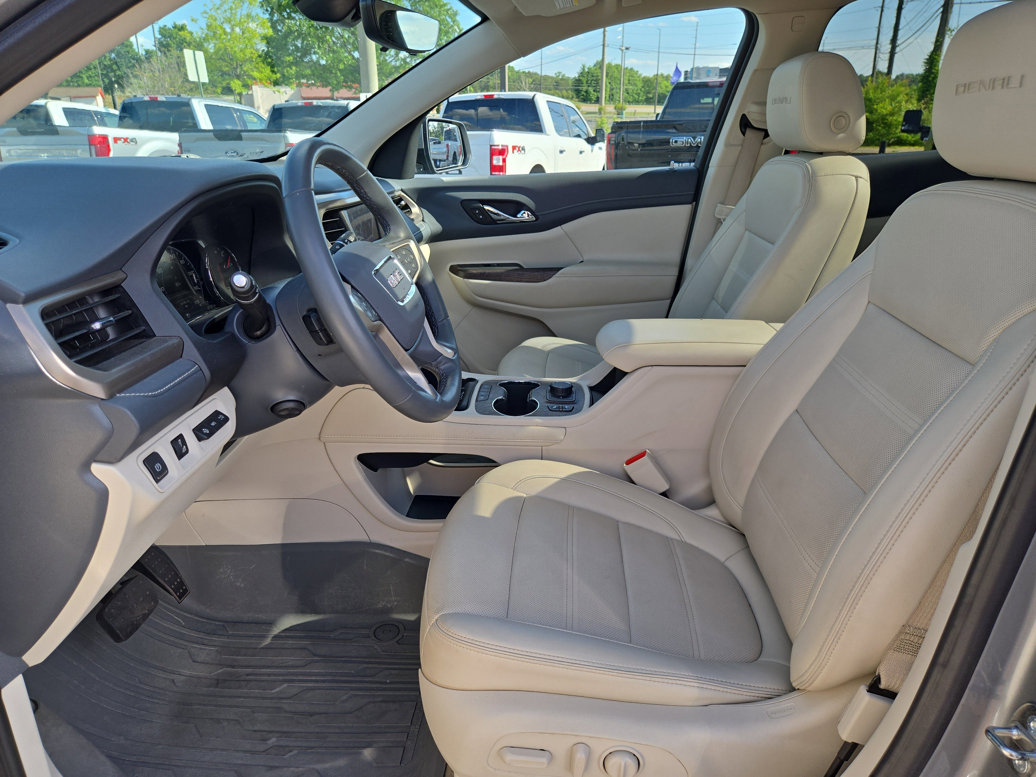 Used 2023 GMC Acadia Denali w/ Denali Technology Package FWD image 23