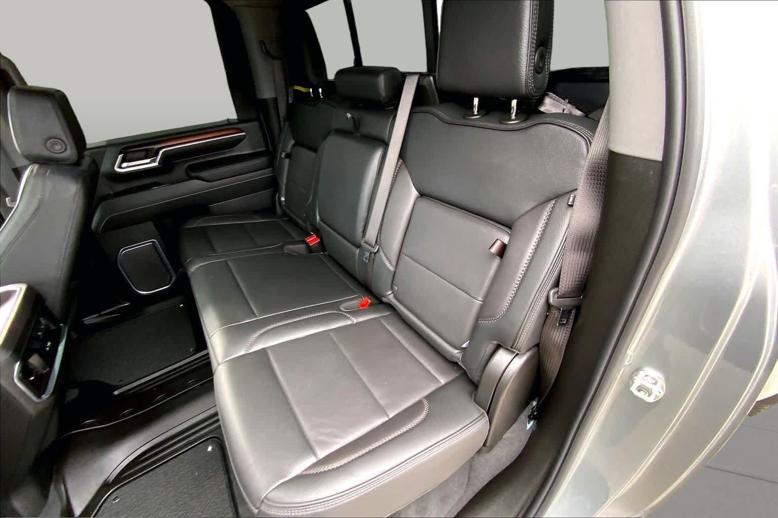 Used 2026 GMC Sierra 3500 Denali w/ Denali Reserve Package AWD/4WD image 19