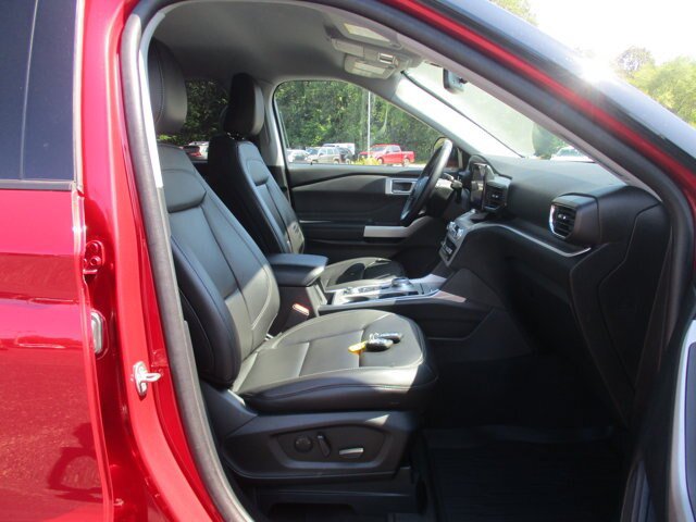 Certified 2024 Ford Explorer XLT w/ Equipment Group 202A AWD/4WD image 38