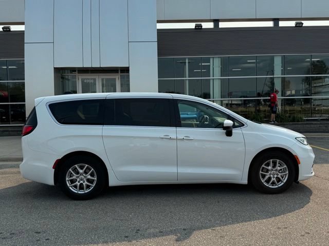 Used 2023 Chrysler Pacifica Touring-L FWD image 40