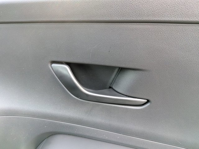 Used 2025 Hyundai Kona SEL image 33