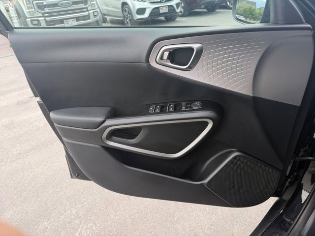 Used 2023 Kia Soul S FWD image 13