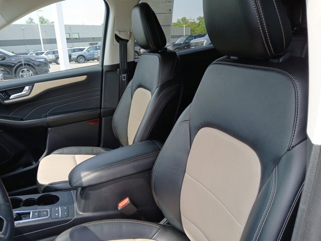 Certified 2021 Ford Escape Titanium w/ Titanium Premium Package FWD image 21
