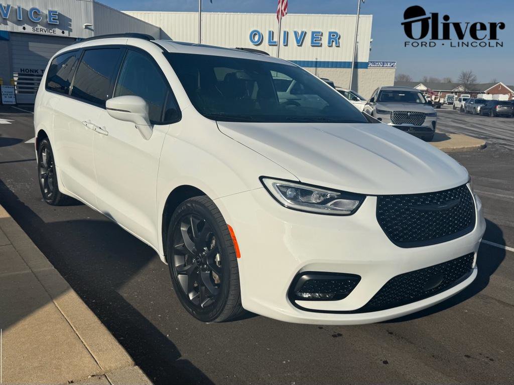 Used 2022 Chrysler Pacifica Touring-L w/ S Appearance Package image 1