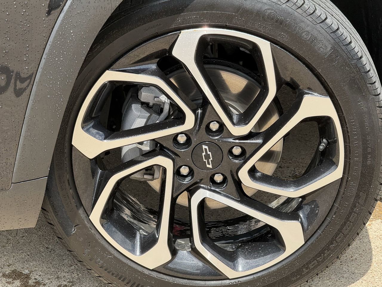 Used 2024 Chevrolet Trax RS w/ Sunroof Package FWD image 8