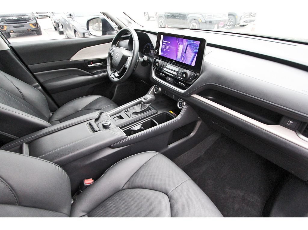 Used 2024 Toyota Grand Highlander AWD image 31