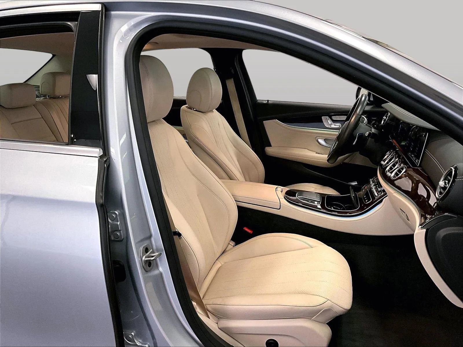 Used 2021 Mercedes-Benz E 350 4MATIC Sedan w/ Premium Package image 7