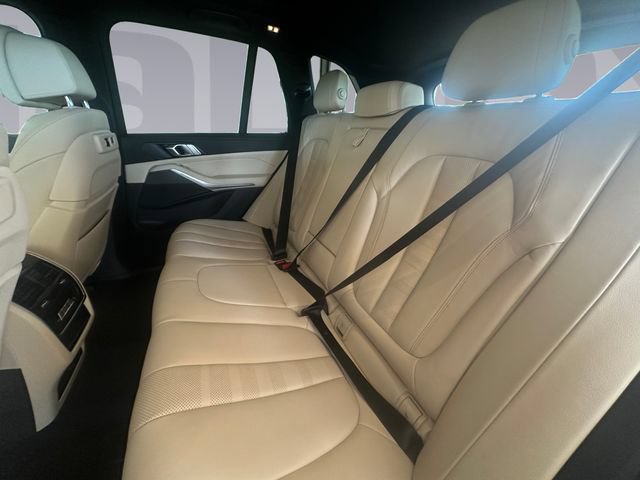 Used 2022 BMW X5 xDrive45e w/ Luxury Seating Package AWD/4WD image 16