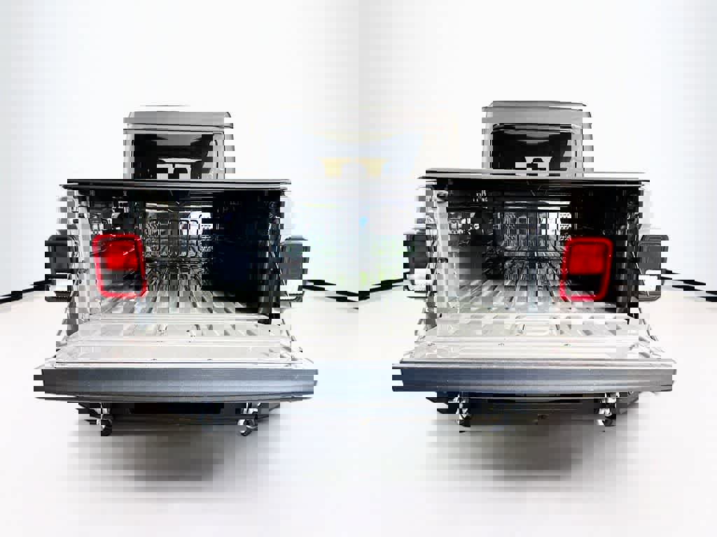 Used 2022 Jeep Gladiator Sport image 24