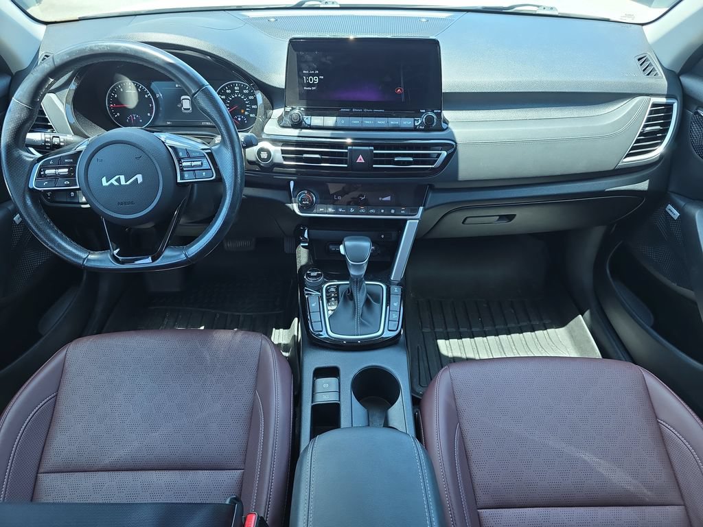 Used 2023 Kia Seltos SX w/ SX Sunroof Package AWD/4WD image 15