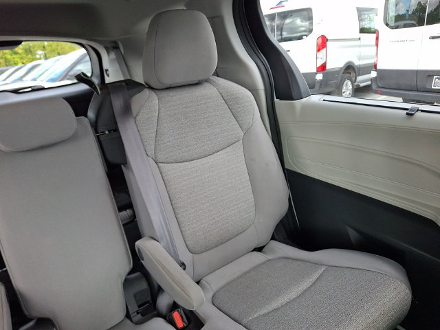 Used 2022 Toyota Sienna LE FWD image 28