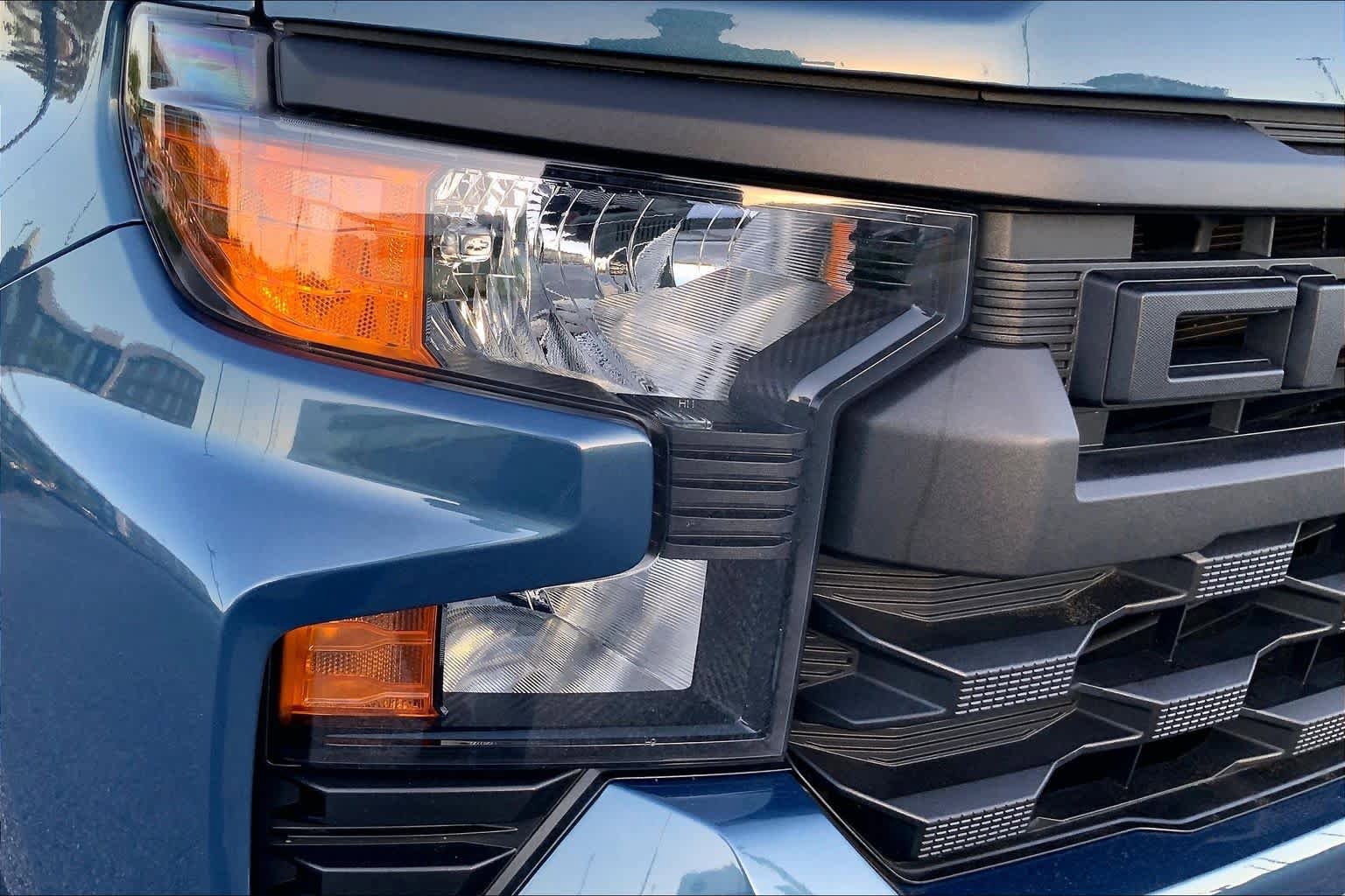 Used 2024 Chevrolet Silverado 1500 Custom Trail Boss w/ Dark Appearance Package AWD/4WD image 24
