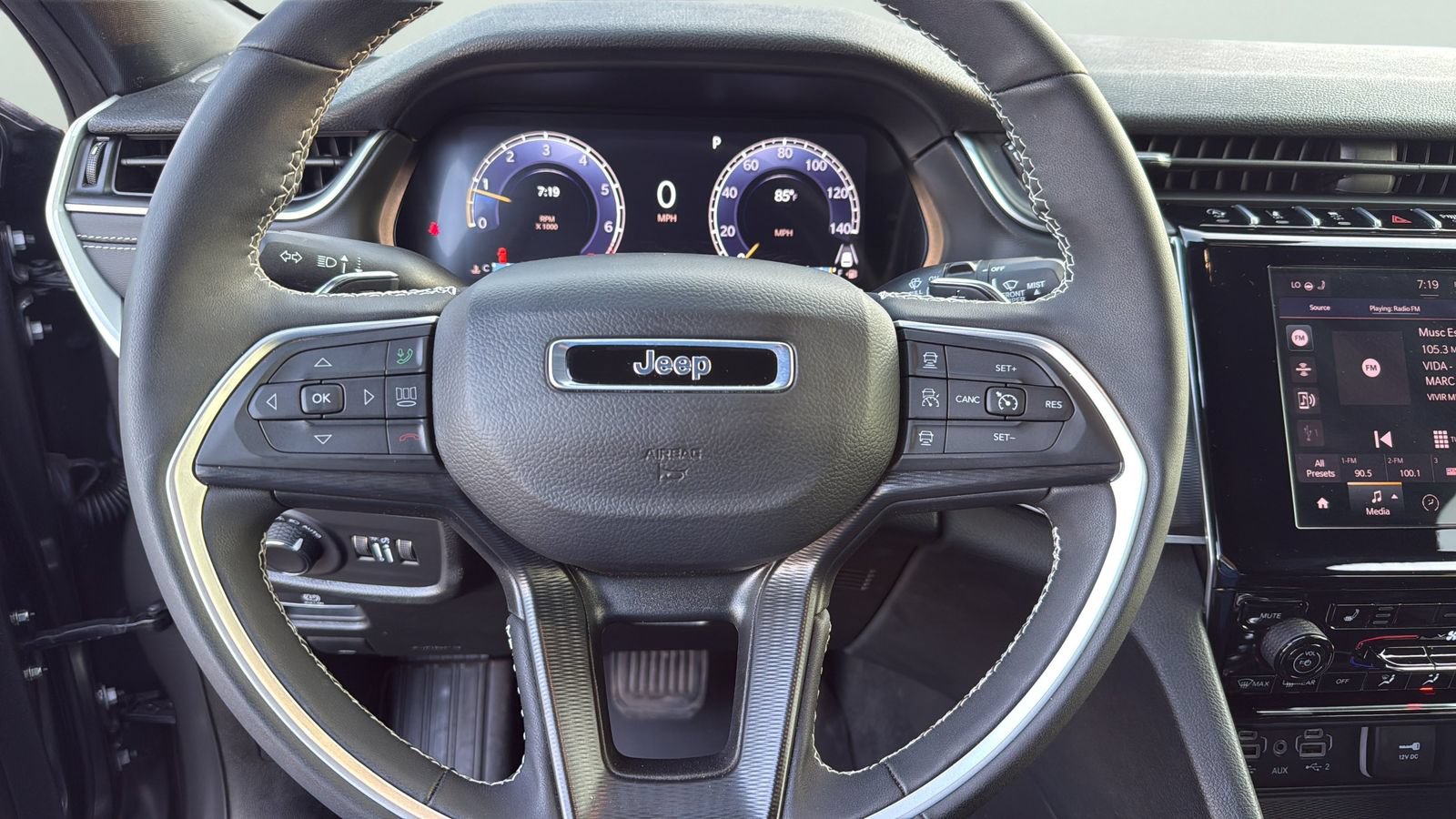 Used 2025 Jeep Grand Cherokee Laredo X w/ Luxury Tech Group I AWD/4WD image 14
