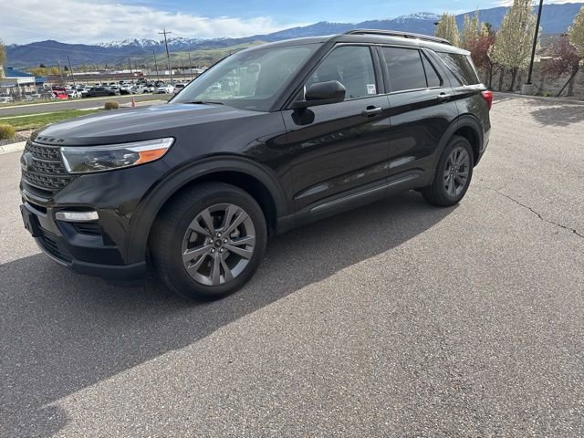Certified 2022 Ford Explorer XLT w/ Equipment Group 202A AWD/4WD image 1