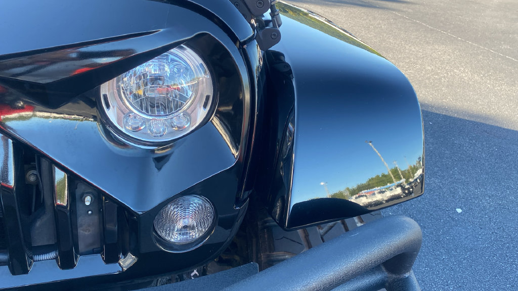 Used 2018 Jeep Wrangler Unlimited Sahara w/ Connectivity Group AWD/4WD image 9