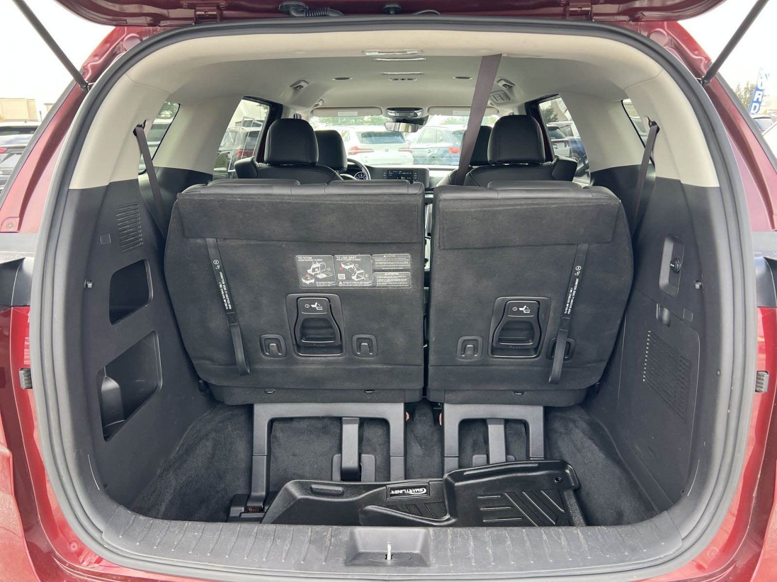 Used 2024 Kia Carnival LX FWD image 25