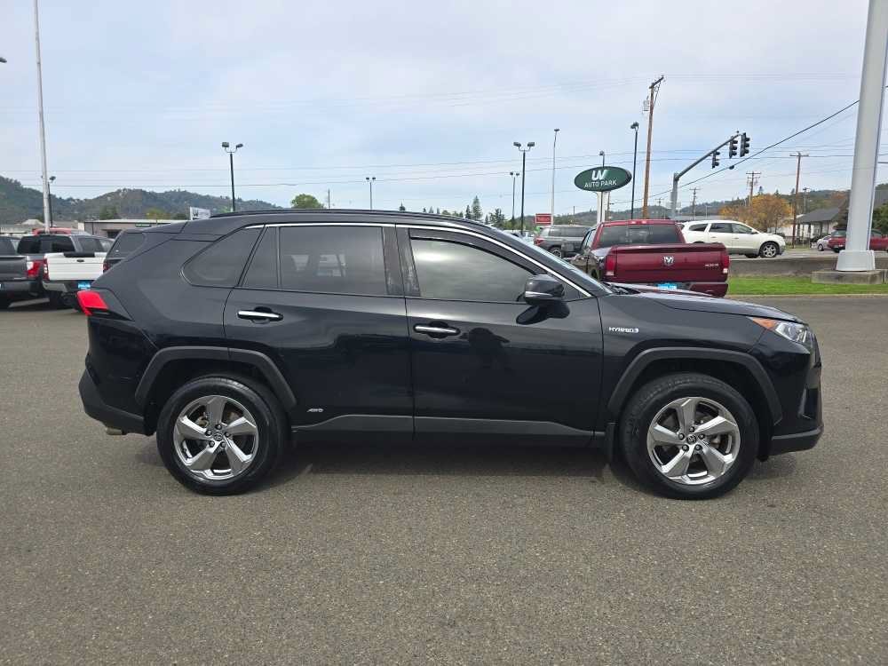 Used 2020 Toyota RAV4 Limited AWD/4WD image 6