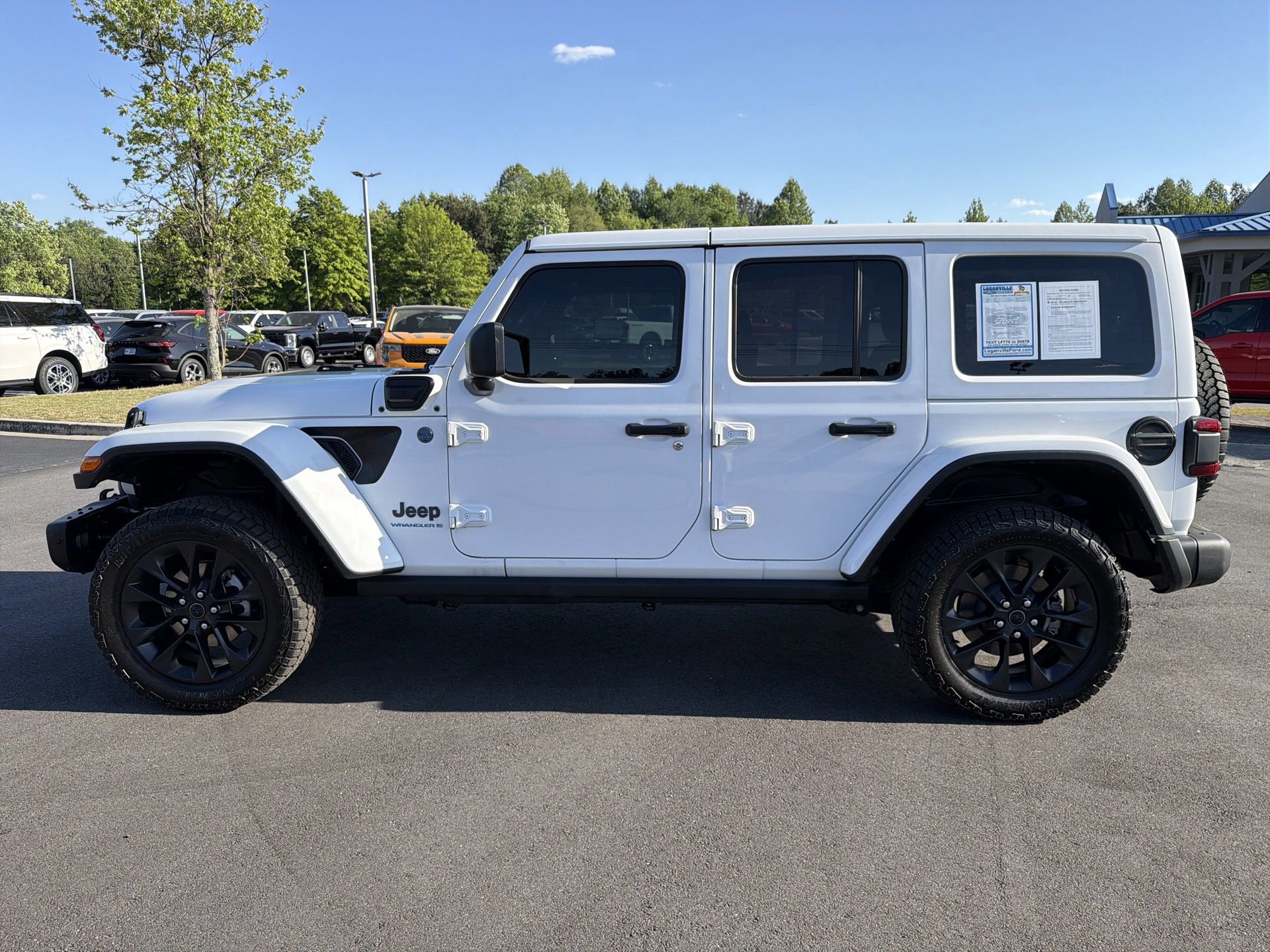 Used 2025 Jeep Wrangler Unlimited Sahara AWD/4WD image 6