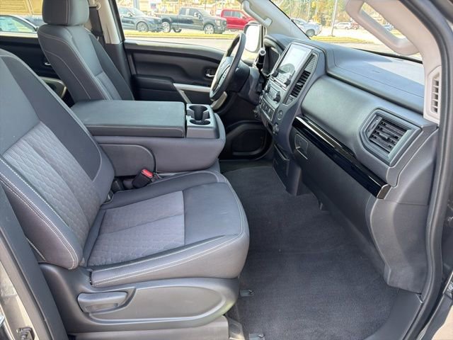 Used 2022 Nissan Titan SV image 17