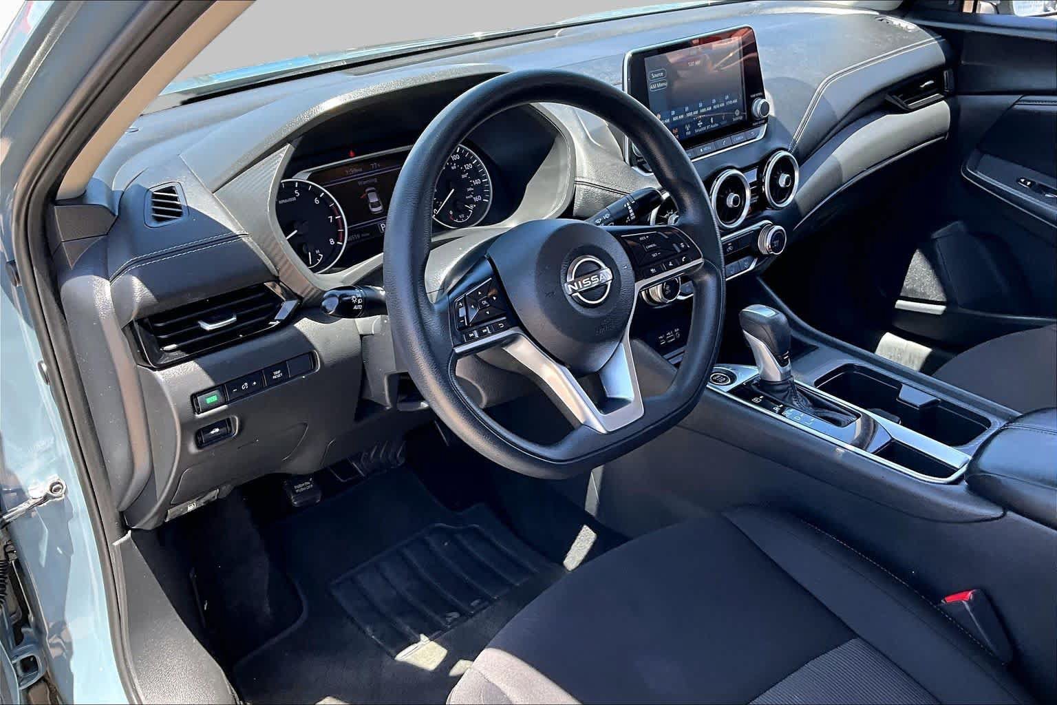 Used 2025 Nissan Sentra SV FWD image 17