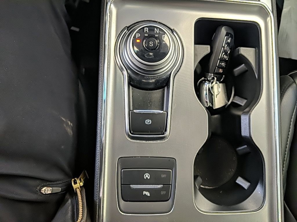 Certified 2024 Ford Edge Titanium w/ Class II Trailer Tow Package image 23