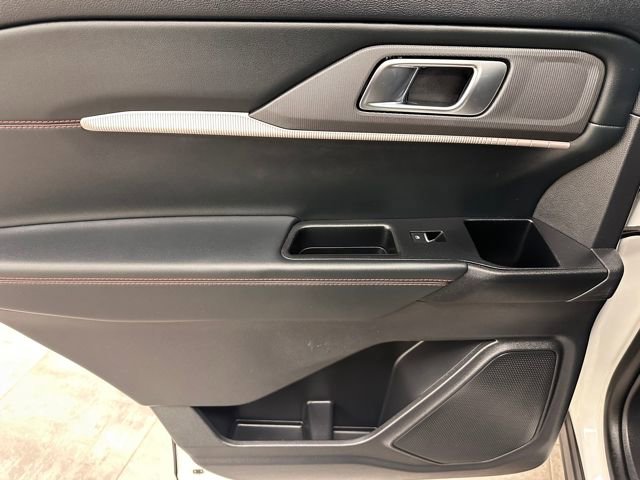 Certified 2025 Ford Explorer ST-Line w/ ST-Line Street Pack image 23