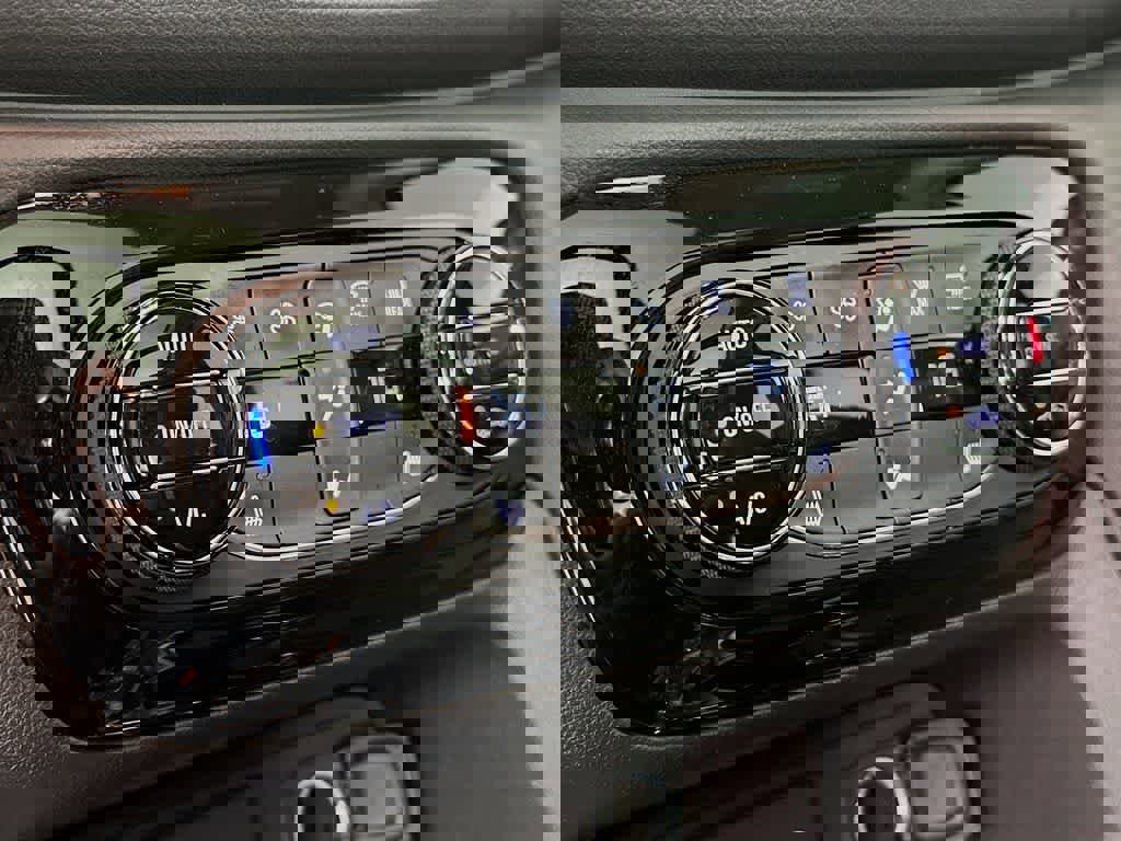 Used 2022 Buick Encore GX Essence w/ Experience Buick Package image 17