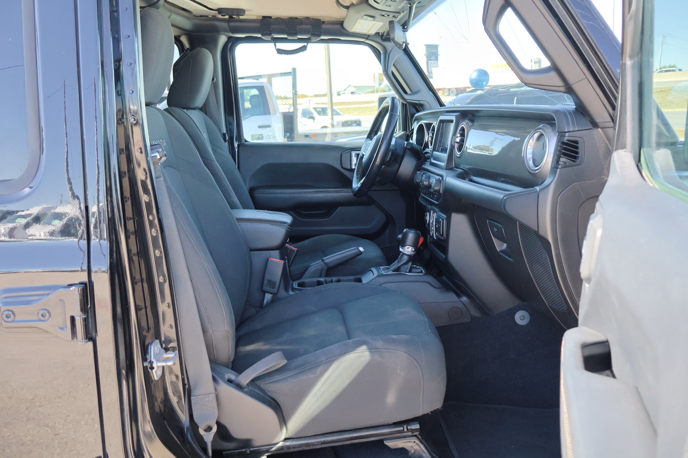 Used 2019 Jeep Wrangler Unlimited Sahara image 35