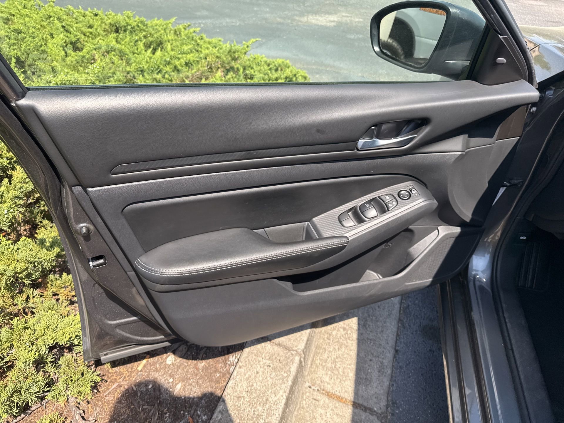 Used 2025 Nissan Altima 2.5 SV image 13