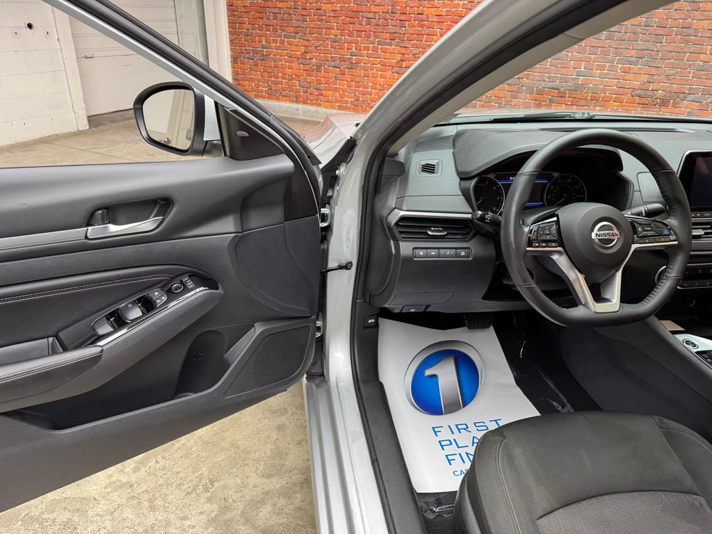 Used 2022 Nissan Altima 2.5 SV w/ SV Premium Package AWD/4WD image 9