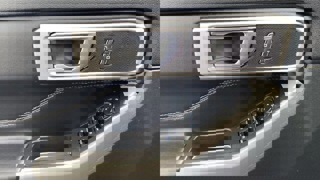 Certified 2022 Ford Explorer XLT w/ Equipment Group 202A image 11