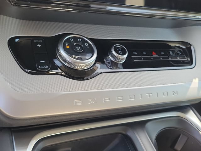 Certified 2025 Ford Expedition Active AWD/4WD image 11