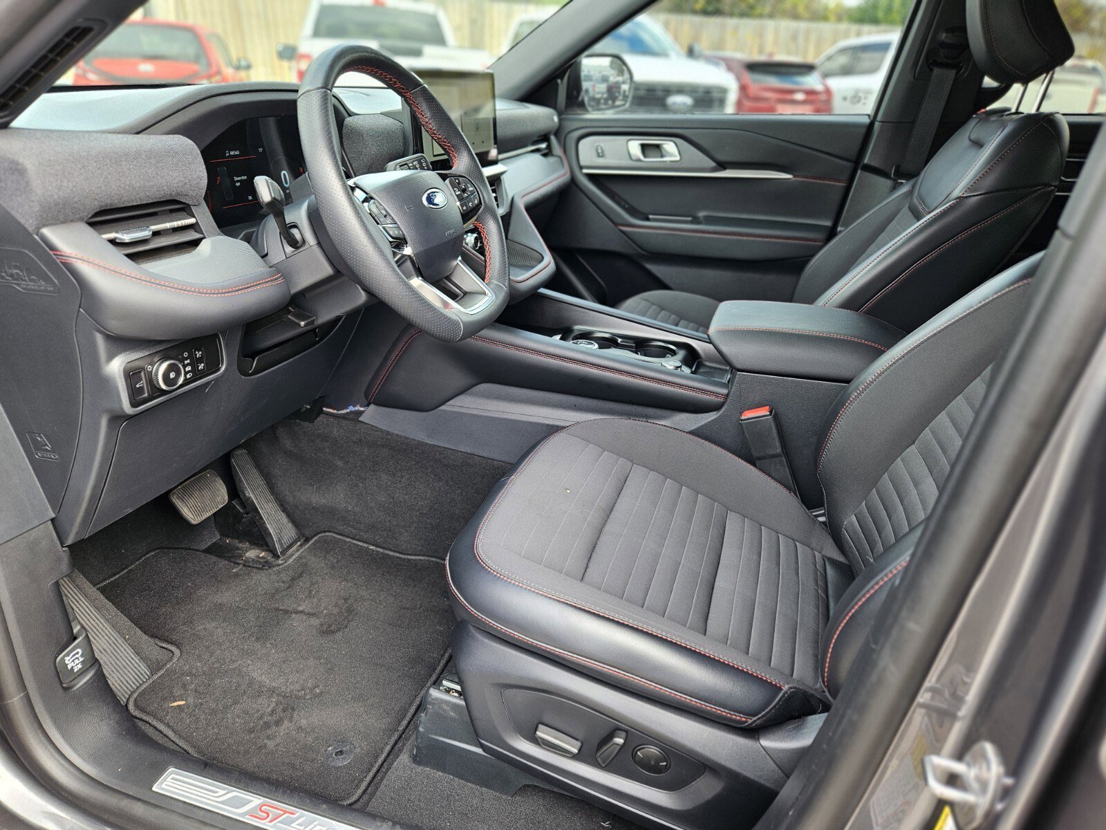 Certified 2025 Ford Explorer ST-Line image 19