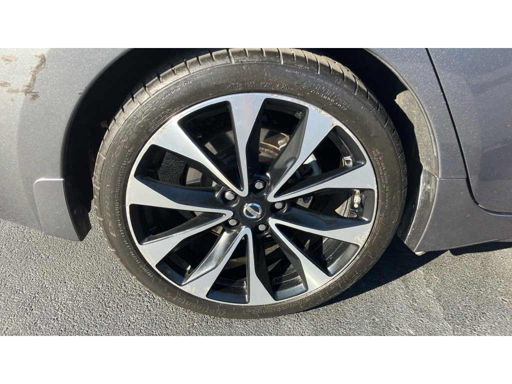 Used 2018 Nissan Maxima SR image 14