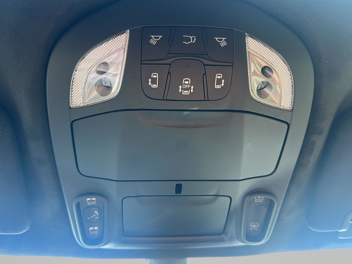 Used 2026 Chrysler Pacifica Pinnacle w/ Trailer Tow Group image 20