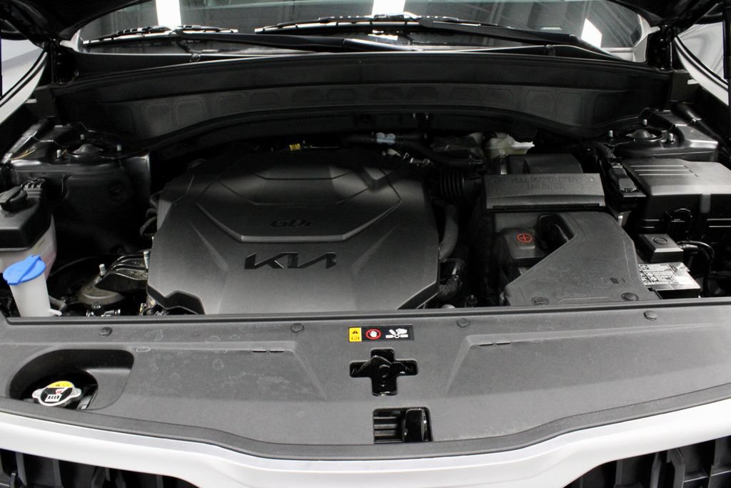 Used 2025 Kia Telluride LX FWD image 17