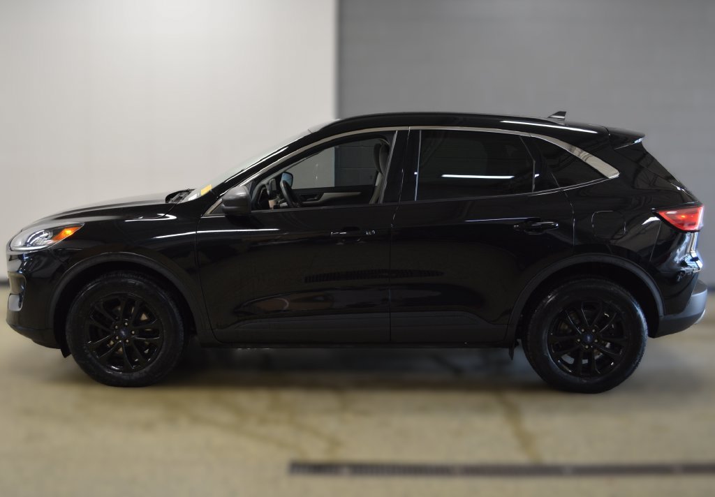 Certified 2022 Ford Escape SE w/ Convenience Package AWD/4WD image 2