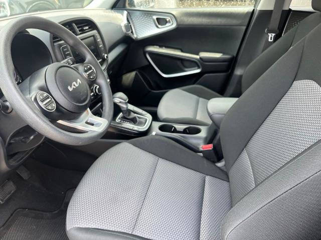 Used 2025 Kia Soul LX w/ LX Technology Package FWD image 18