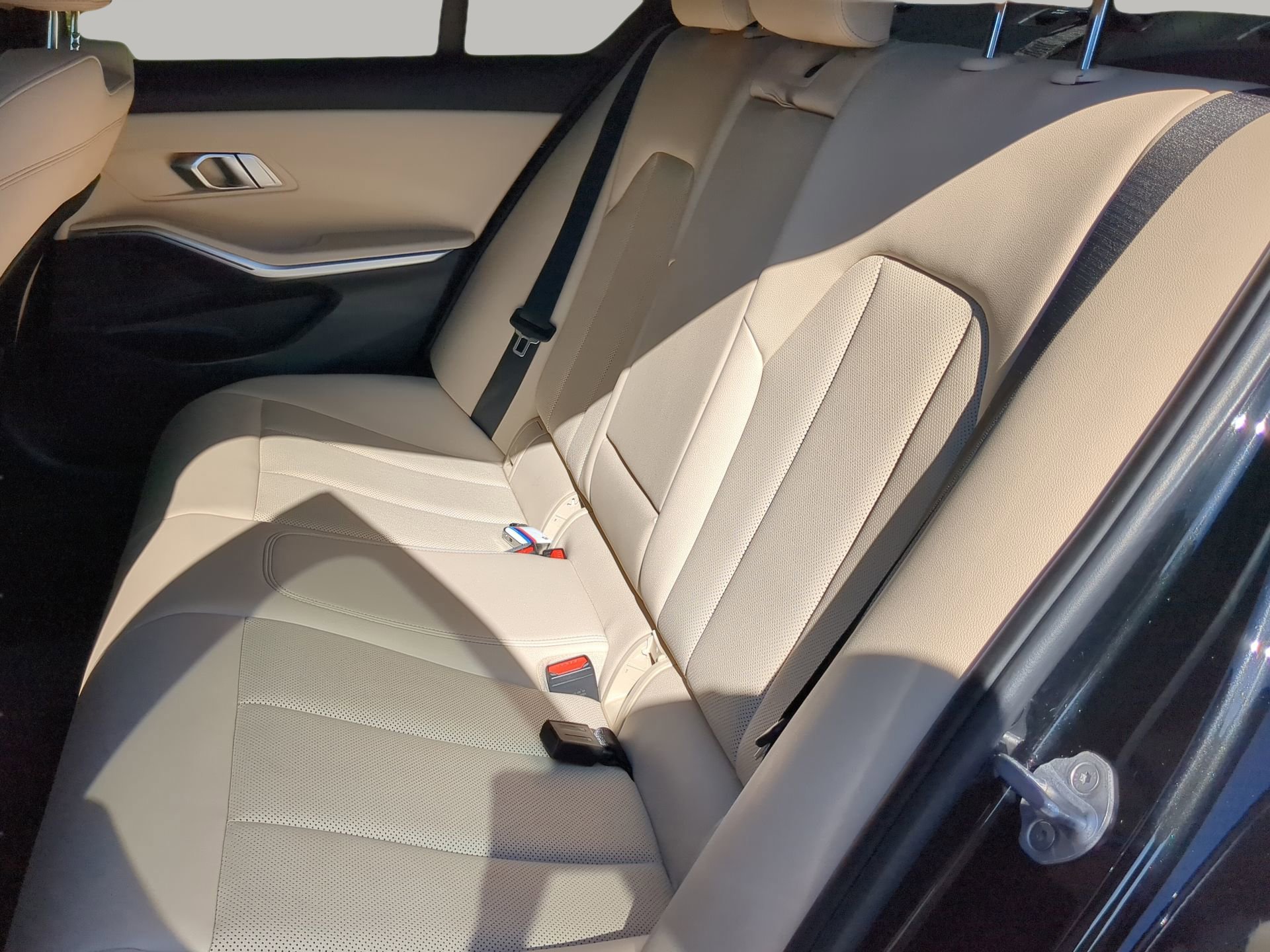 Used 2023 BMW 330i Sedan w/ Driving Assistance Package image 45