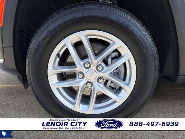 Used 2023 Jeep Grand Cherokee L Laredo image 9