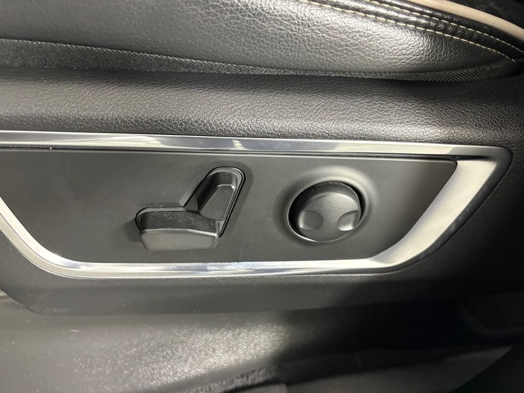 Used 2025 RAM 1500 Laramie AWD/4WD image 15