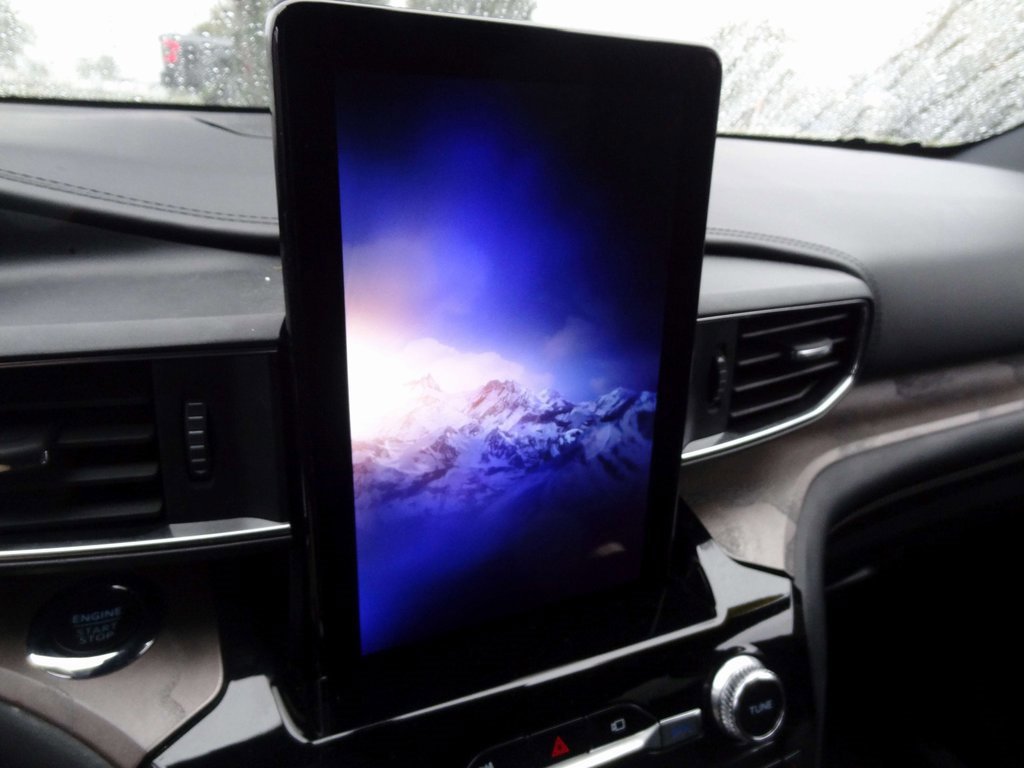 Certified 2022 Ford Explorer Platinum w/ Equipment Group 601A image 7