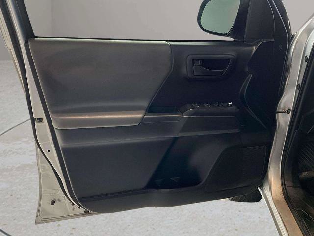 Used 2018 Toyota Tacoma SR AWD/4WD image 14