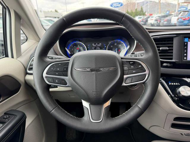 Used 2023 Chrysler Voyager LX image 13