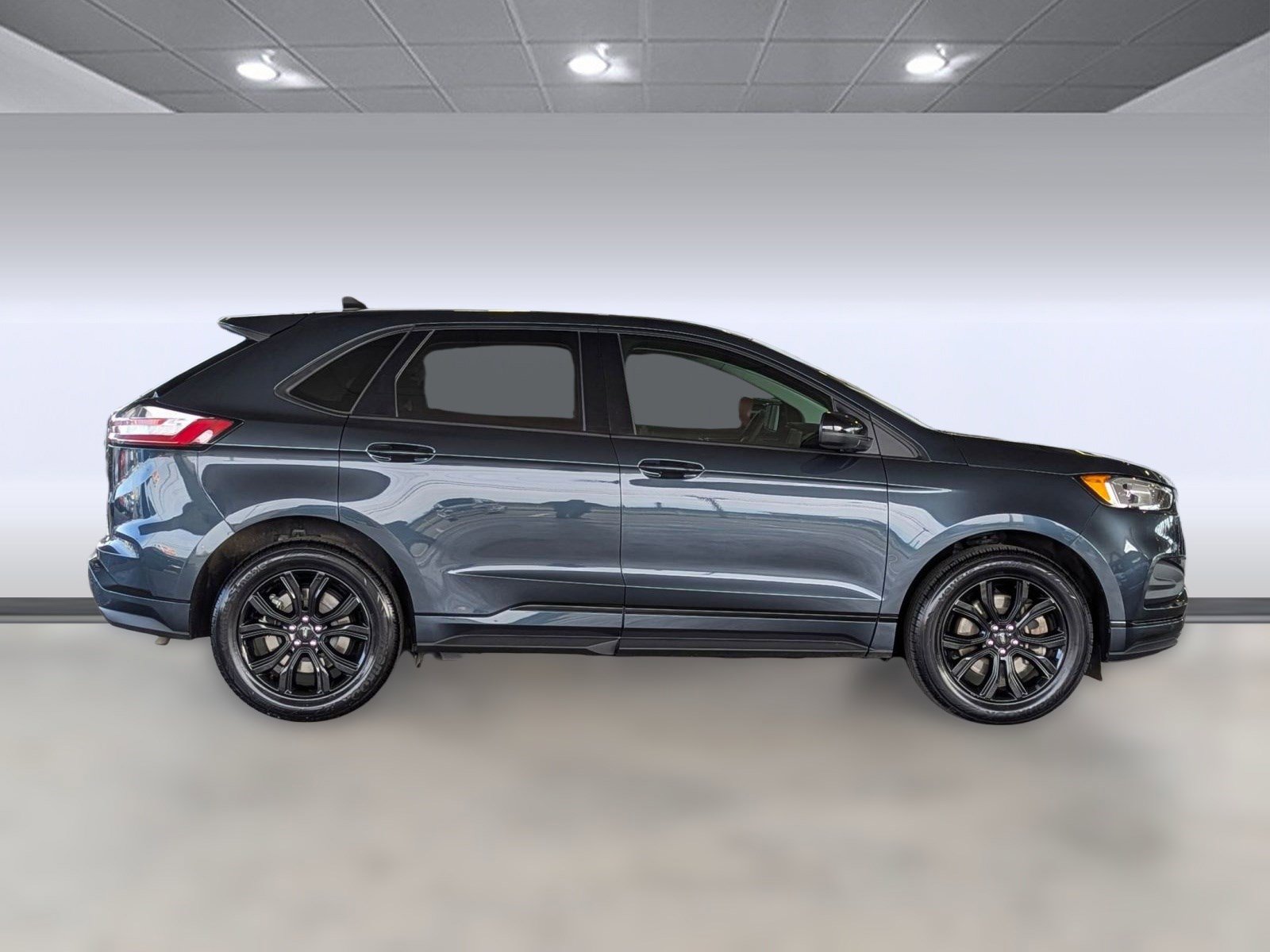 Certified 2022 Ford Edge SE w/ Black Appearance Package image 8