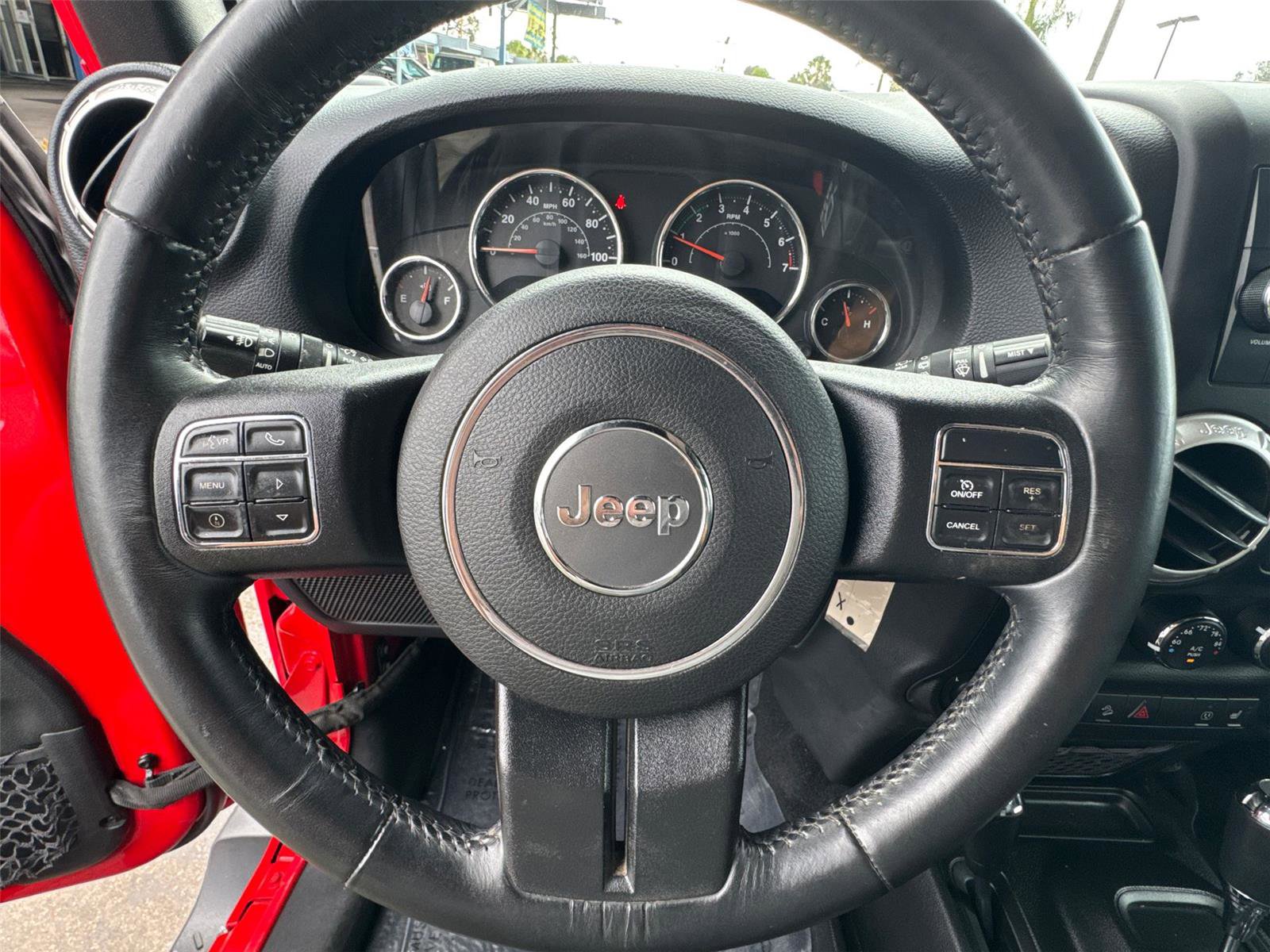 Used 2017 Jeep Wrangler Sahara w/ Connectivity Group AWD/4WD image 31