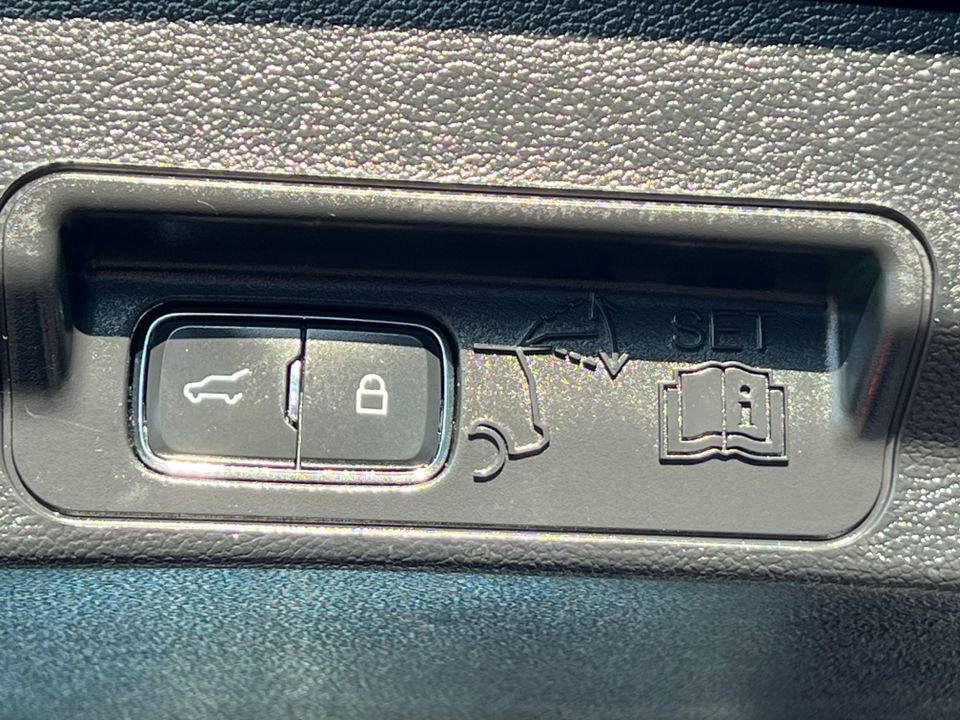 Certified 2023 Ford Explorer Limited w/ Limited Technology Package image 40