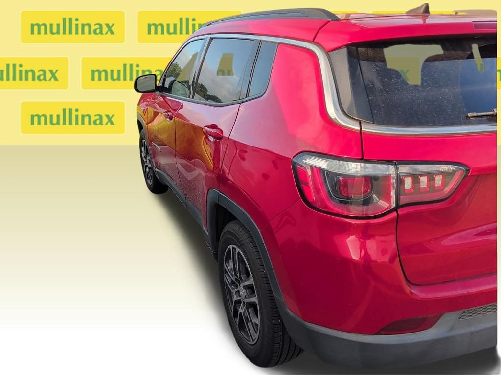 Used 2017 Jeep Compass Latitude w/ Popular Equipment Group FWD image 18
