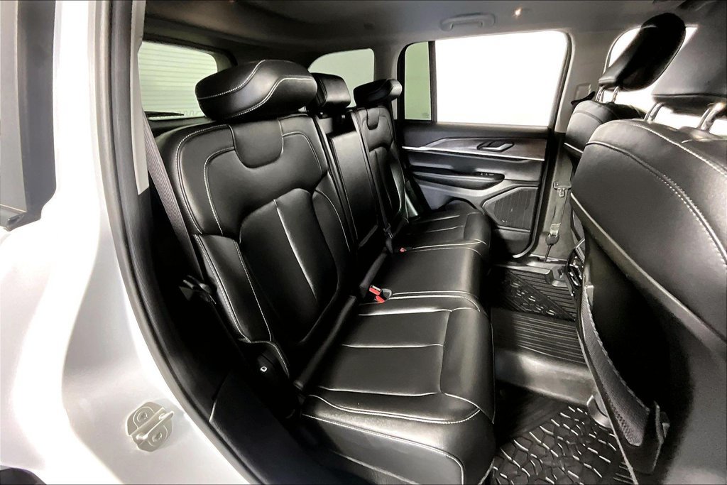 Used 2023 Jeep Grand Cherokee Limited RWD image 27