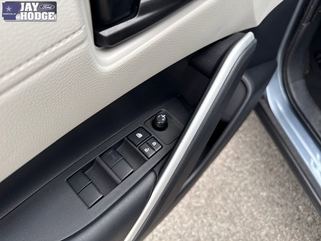 Used 2024 Toyota Corolla Cross LE FWD image 12